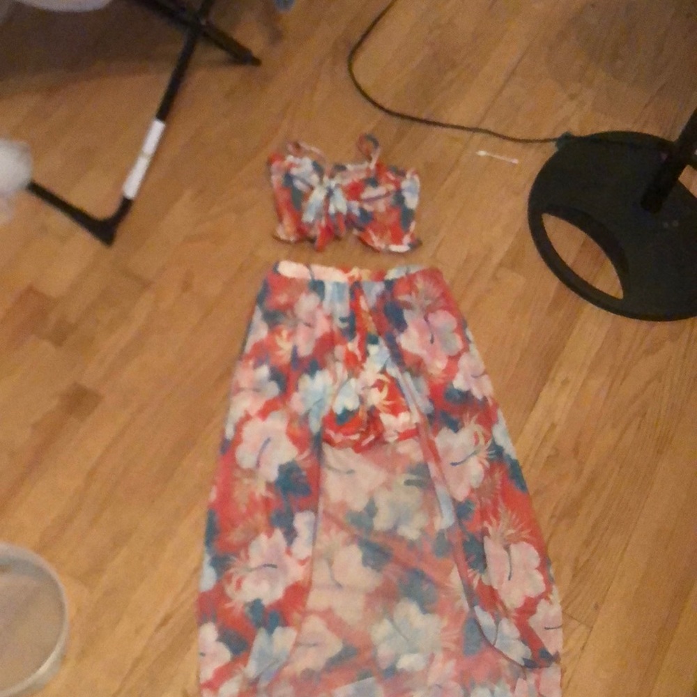 Cropped shirt with skirt